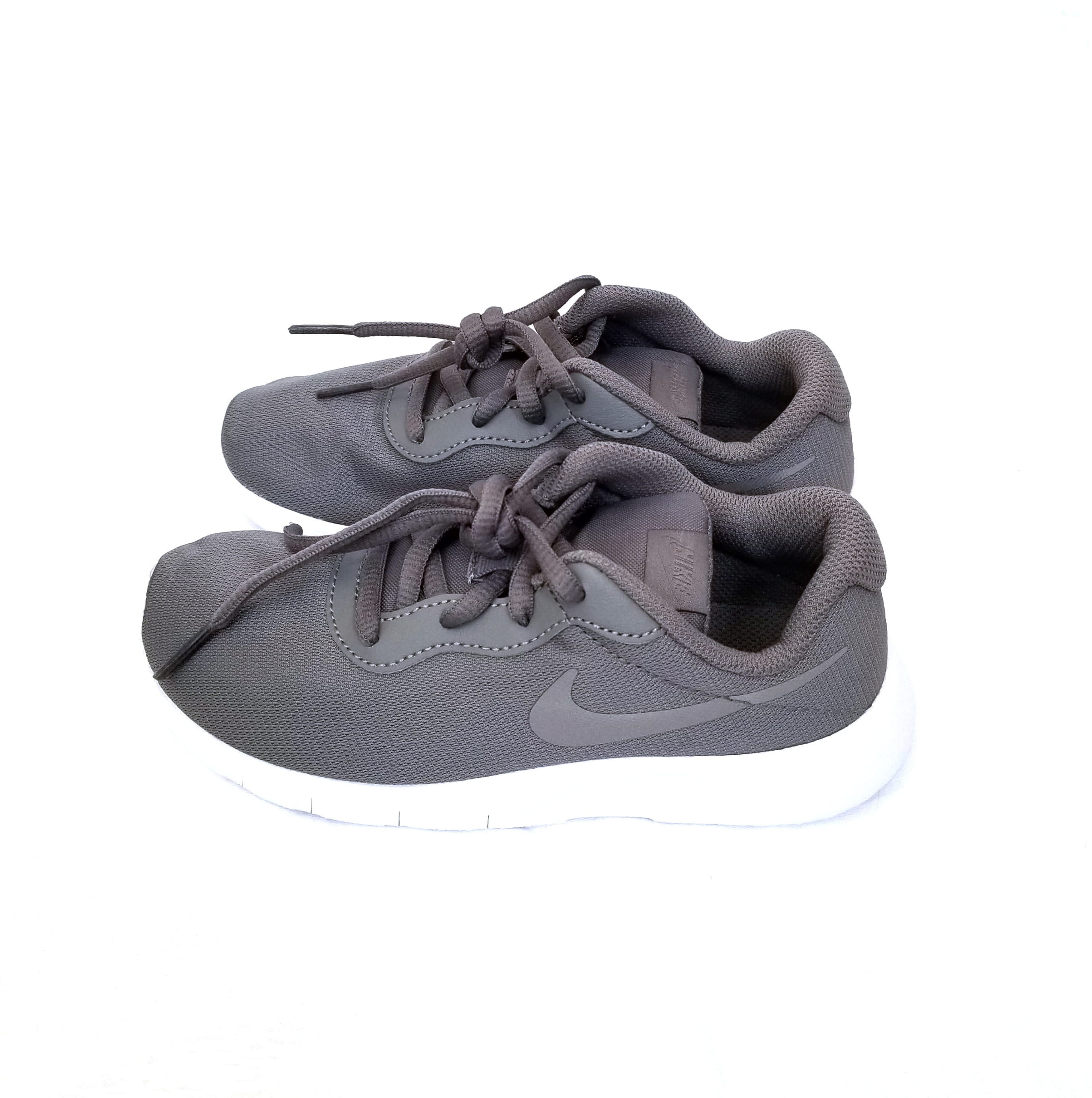 mouw Van hen inleveren Nike Tanjun (PS) Sneakers (Size 13C) • BrynnZilla